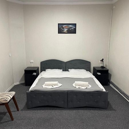 Medelean Hotel Comrat 外观 照片