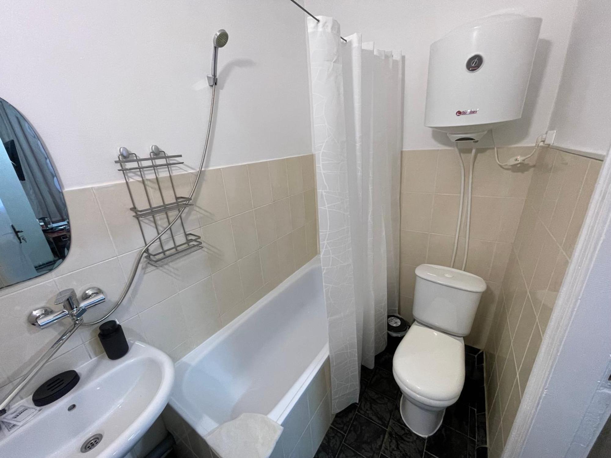 Medelean Hotel Comrat 外观 照片